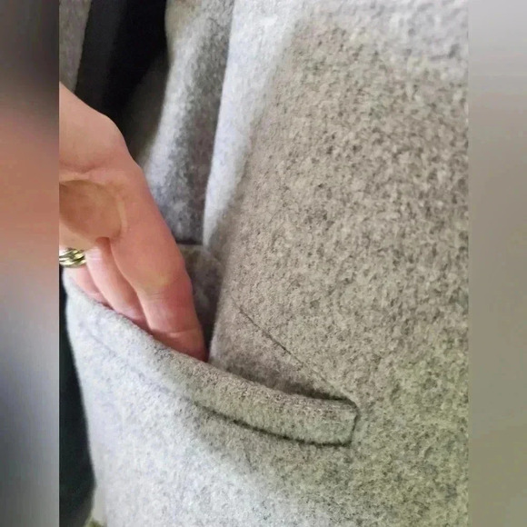 Danier wool  and leather coat. Size medium - Picture 4 of 13